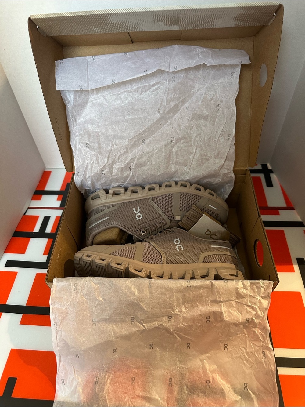 On Cloud Women’s Cloud 6 - Brand NEW with box